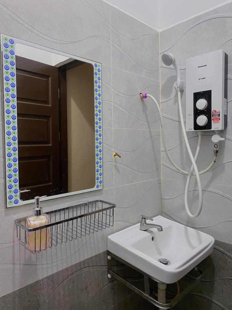 Nsjay Guest House Kampong Gong Balai Екстериор снимка